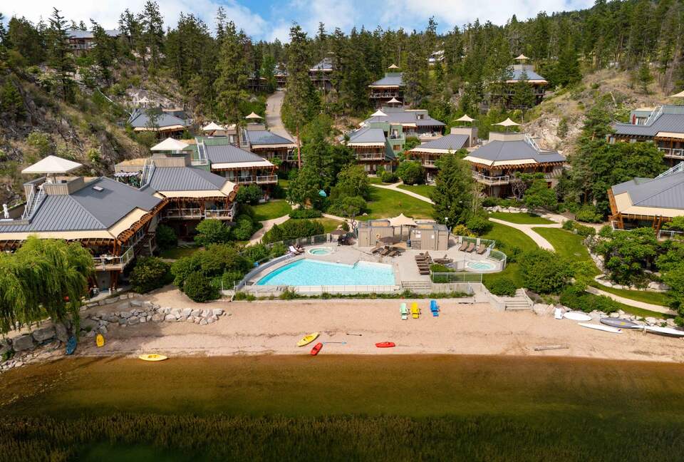 West Coast Modern Sanctuary Above Okanagan Lake - Vernon, Canada