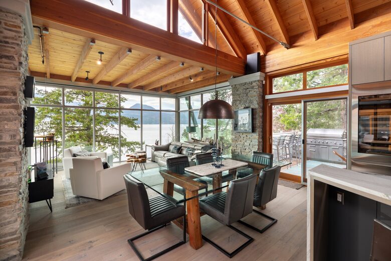 West Coast Modern Sanctuary Above Okanagan Lake - Vernon, Canada