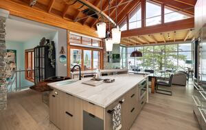 West Coast Modern Sanctuary Above Okanagan Lake - Vernon, Canada