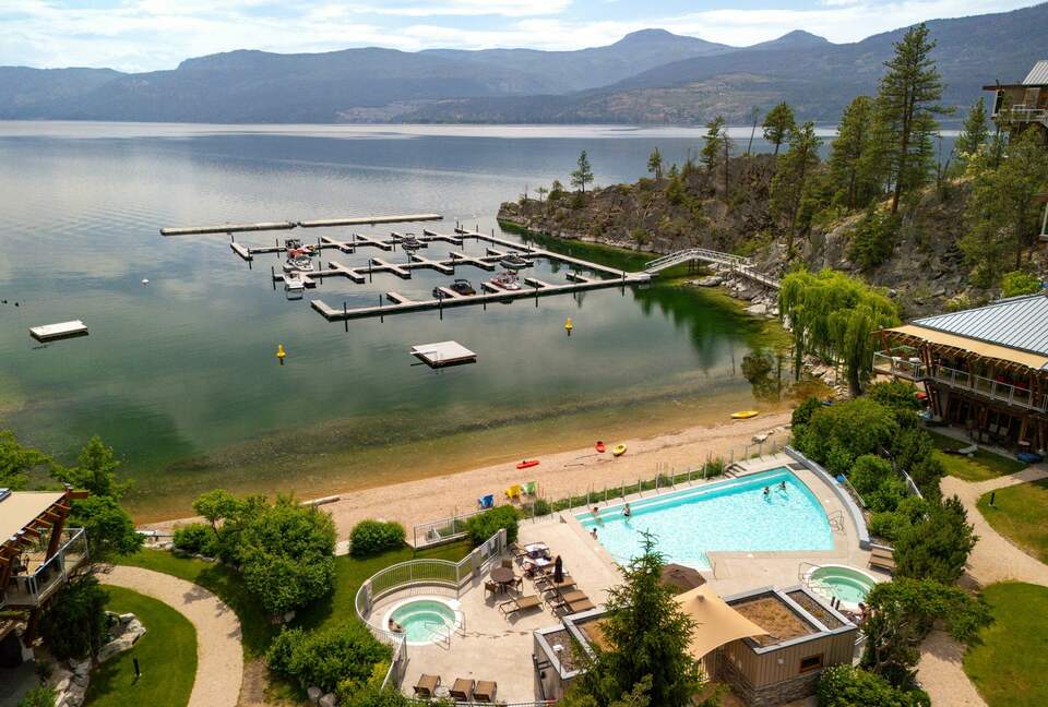 West Coast Modern Sanctuary Above Okanagan Lake - Vernon, Canada