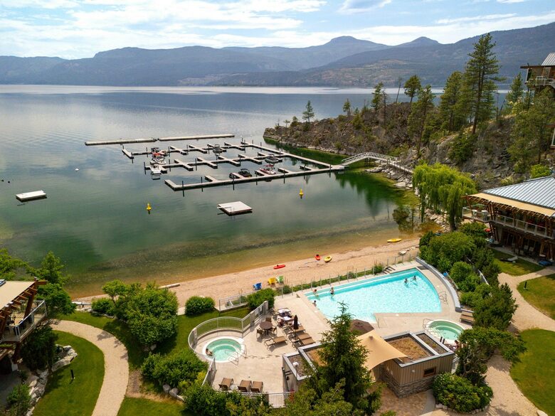 West Coast Modern Sanctuary Above Okanagan Lake - Vernon, Canada