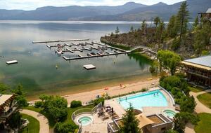West Coast Modern Sanctuary Above Okanagan Lake - Vernon, Canada