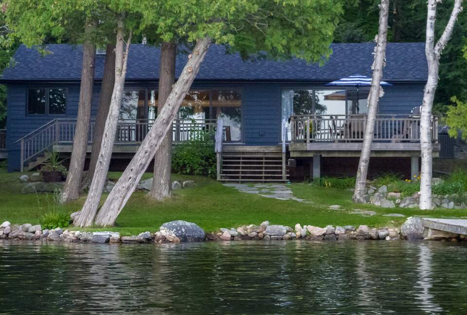 Calm Water Retreat on Lake Rosseau - Muskoka, Canada