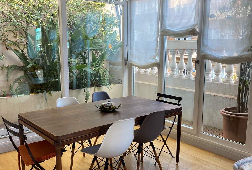 An Elegant Barcelona Residence with Private Terrace - Barcelona, Spain