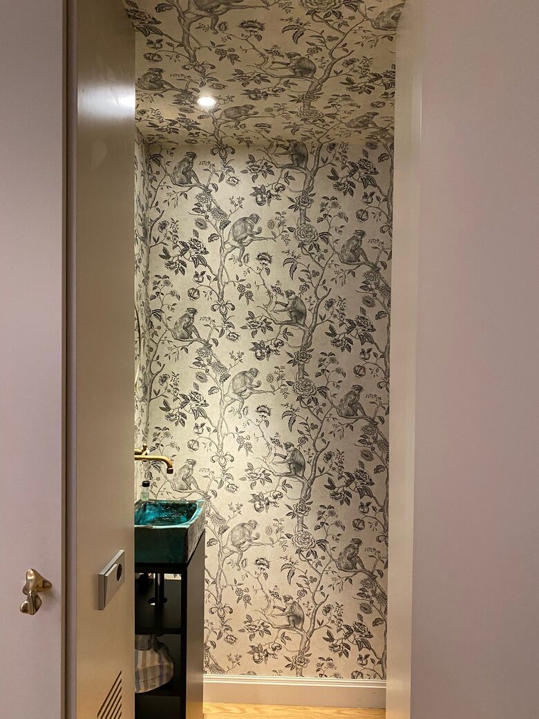 An Elegant Barcelona Residence with Private Terrace - Barcelona, Spain