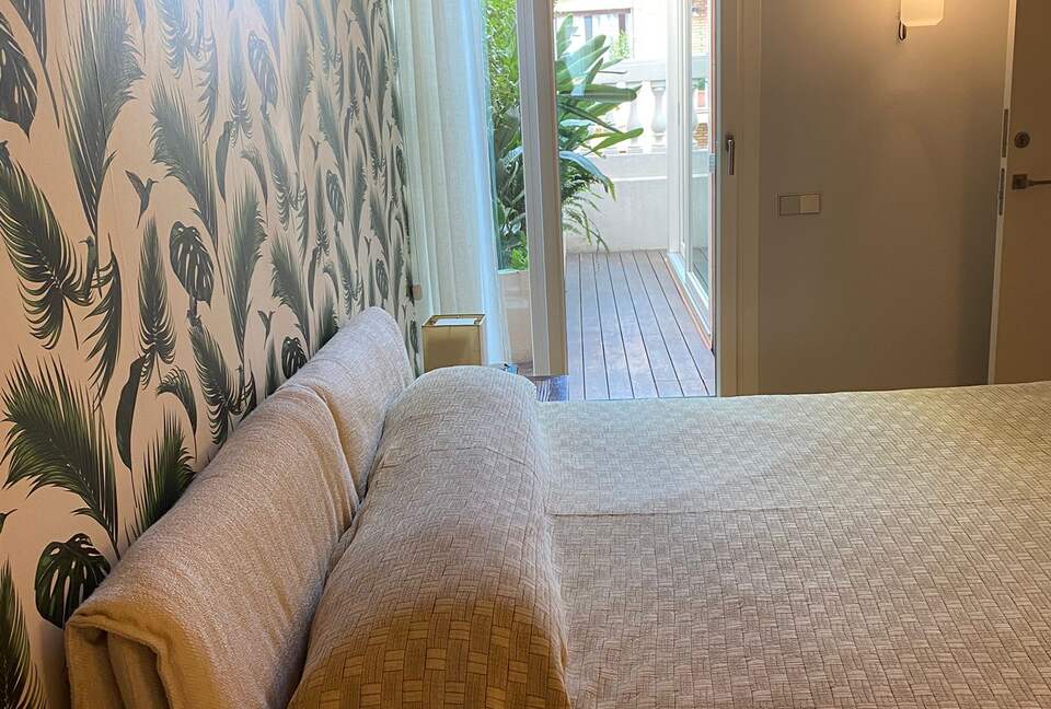 An Elegant Barcelona Residence with Private Terrace - Barcelona, Spain