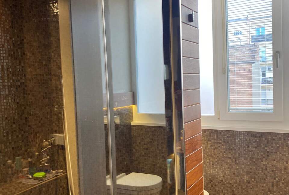 An Elegant Barcelona Residence with Private Terrace - Barcelona, Spain