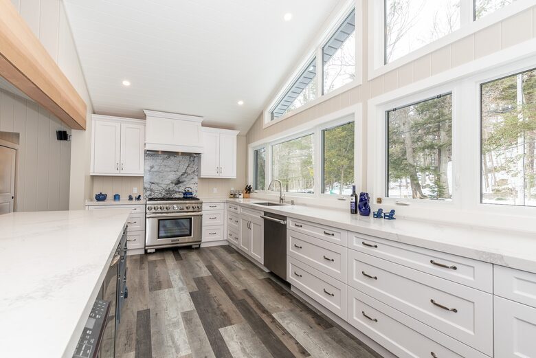 Calm Water Retreat on Lake Rosseau - Muskoka, Canada