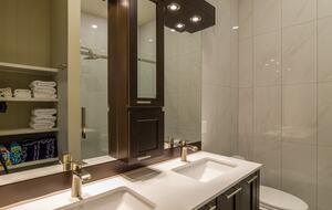 Master ensuite bathroom