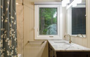 2nd bathroom with shower & tub.