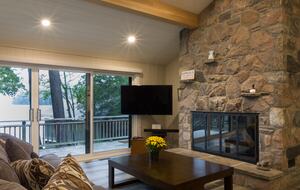 Calm Water Retreat on Lake Rosseau - Muskoka, Canada