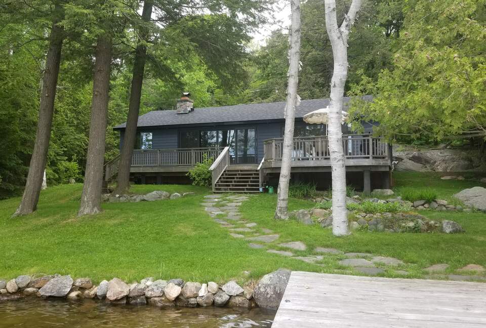 Calm Water Retreat on Lake Rosseau - Muskoka, Canada