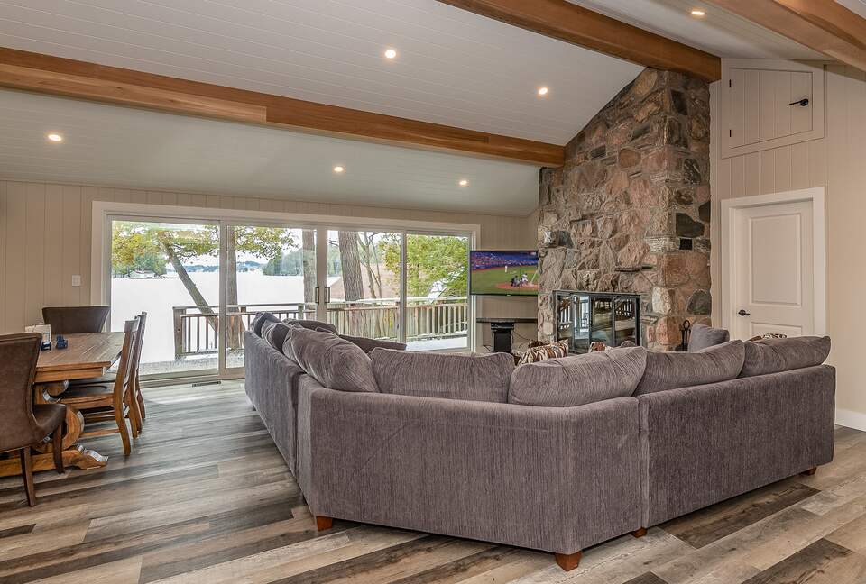 Calm Water Retreat on Lake Rosseau - Muskoka, Canada