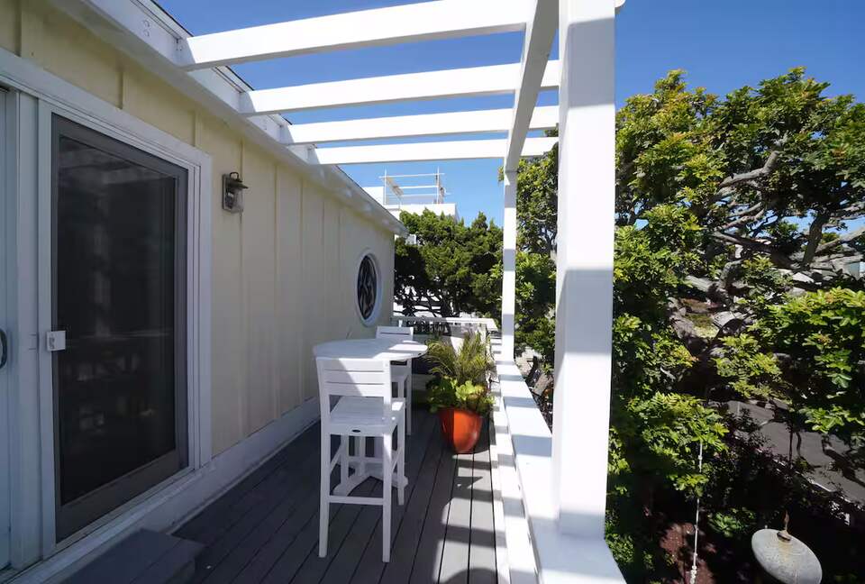Steps-to-Beach Marina del Rey Home with Ocean-View Rooftop Living - Marina del Rey, California