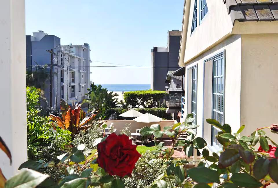 Steps-to-Beach Marina del Rey Home with Ocean-View Rooftop Living - Marina del Rey, California