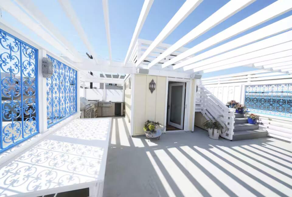 Steps-to-Beach Marina del Rey Home with Ocean-View Rooftop Living - Marina del Rey, California