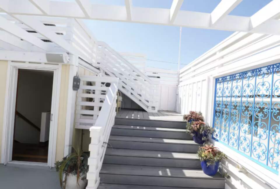Steps-to-Beach Marina del Rey Home with Ocean-View Rooftop Living - Marina del Rey, California