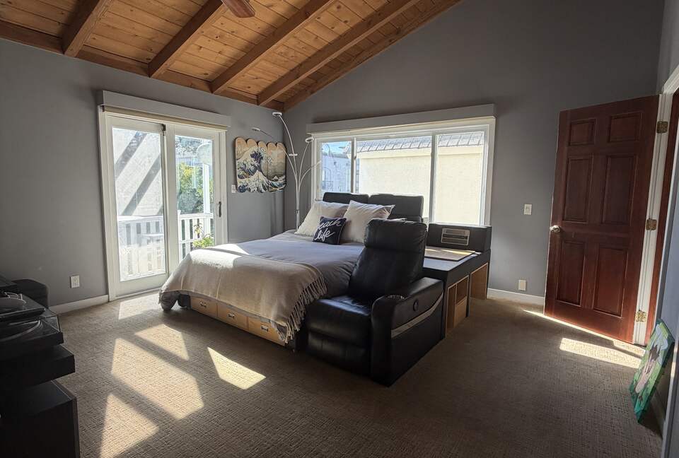 Steps-to-Beach Marina del Rey Home with Ocean-View Rooftop Living - Marina del Rey, California