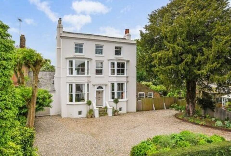 A Sophisticated Six-Bedroom Home near Walmer Beach - Deal, United Kingdom