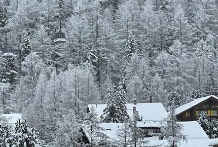 Serene Alpine Residence with Spa - Saas-Fee, Switzerland