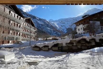 Serene Alpine Residence with Spa - Saas-Fee, Switzerland