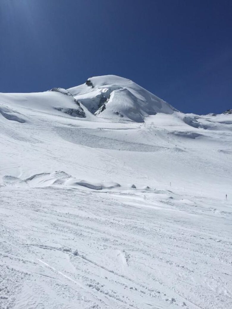 Serene Alpine Residence with Spa - Saas-Fee, Switzerland
