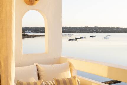 Luna Studios by the Lagoon | Sea Front - Puerto de la Savina, Formentera, Spain