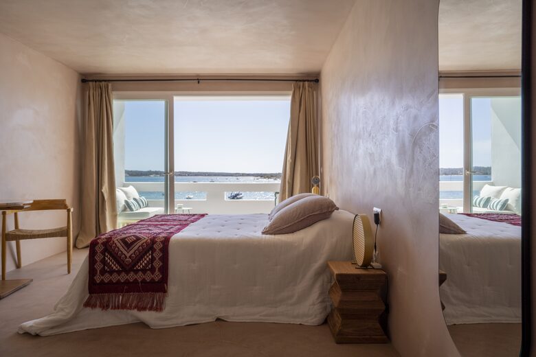 Luna Studios by the Lagoon | Sea Front - Puerto de la Savina, Formentera, Spain