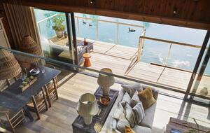 A Lakeside Sanctuary of Rustic Elegance - Lechlade, United Kingdom