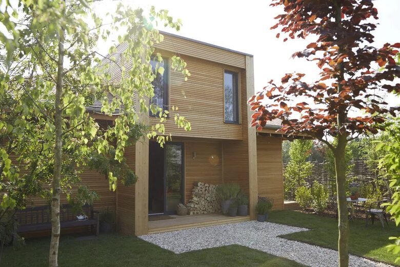 A Lakeside Sanctuary of Rustic Elegance - Lechlade, United Kingdom