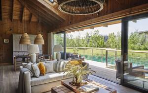 A Lakeside Sanctuary of Rustic Elegance - Lechlade, United Kingdom