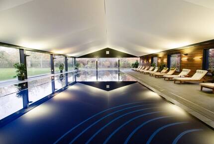 A Lakeside Sanctuary of Rustic Elegance - Lechlade, United Kingdom