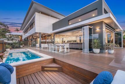 Elevated Byron Bay Home with Heated Pool & Hot Spa - Byron Bay, Australia