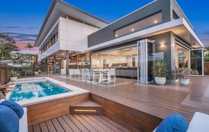 Elevation Byron Bay - Home with Heated Pool & Hot Spa - Byron Bay, Australia