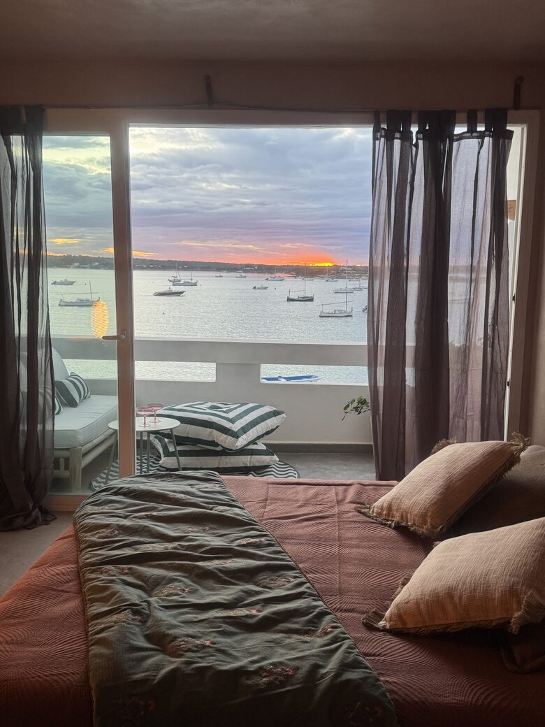 Luna Studios by the Lagoon | Sea Front - Puerto de la Savina, Formentera, Spain