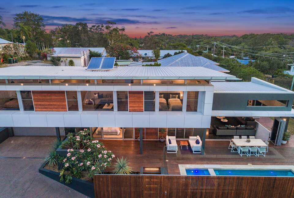 Elevated Byron Bay Home with Heated Pool & Hot Spa - Byron Bay, Australia