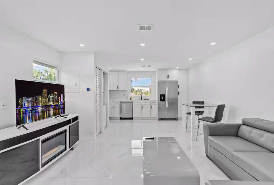 Designer South Florida Escape Near the Coast - Pompano Beach, Florida