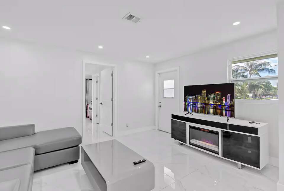 Designer South Florida Escape Near the Coast - Pompano Beach, Florida