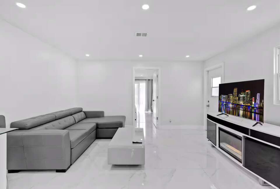 Designer South Florida Escape Near the Coast - Pompano Beach, Florida