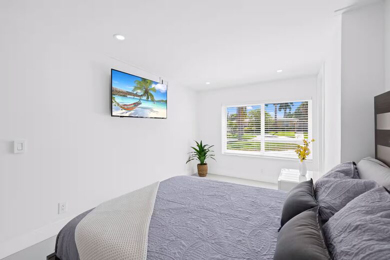 Designer South Florida Escape Near the Coast - Pompano Beach, Florida