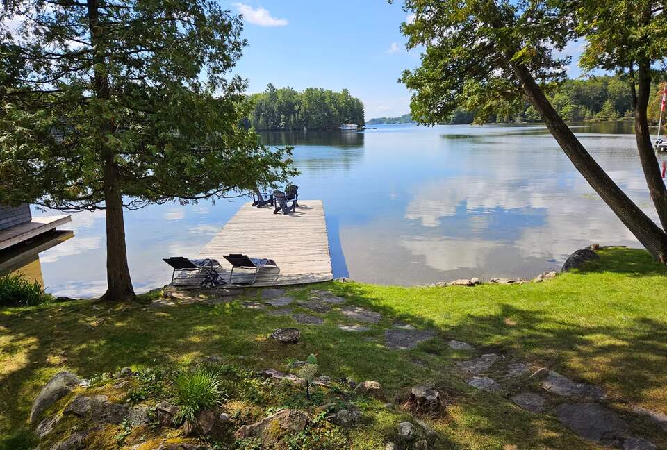 Calm Water Retreat on Lake Rosseau - Muskoka, Canada