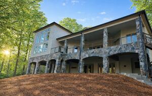 Lake Keowee Grand Waterfront Retreat - Sunset, South Carolina