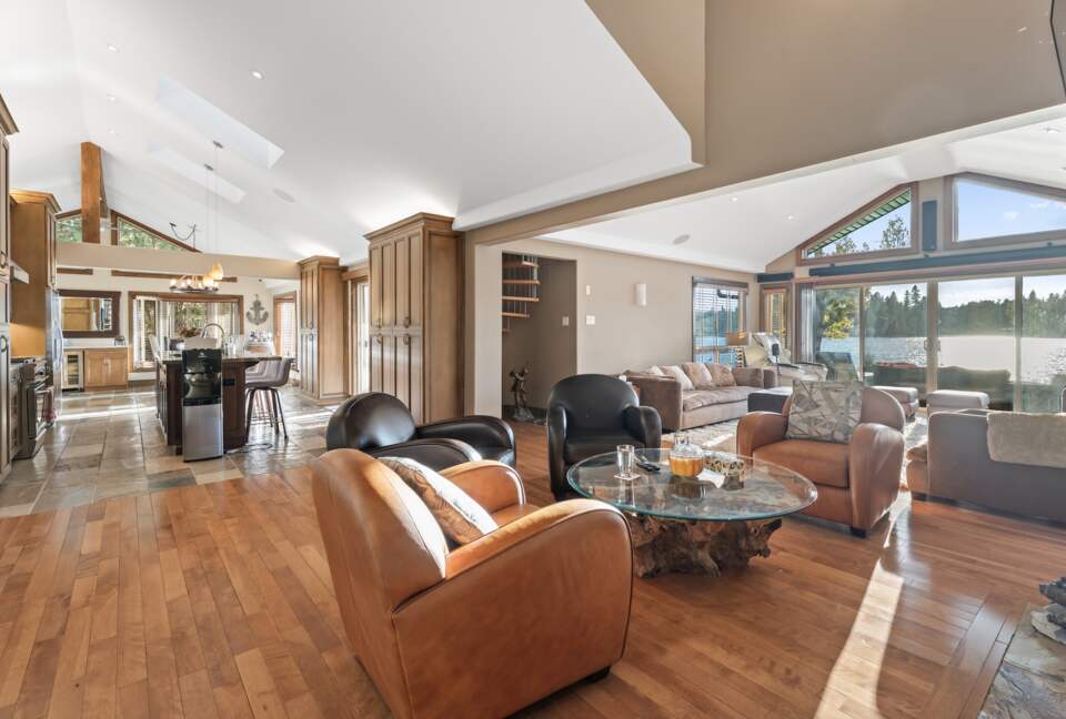 Kawartha Lakeside Landing - Fenelon Falls, Canada