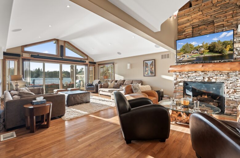 Kawartha Lakeside Landing - Fenelon Falls, Canada