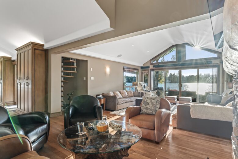 Kawartha Lakeside Landing - Fenelon Falls, Canada