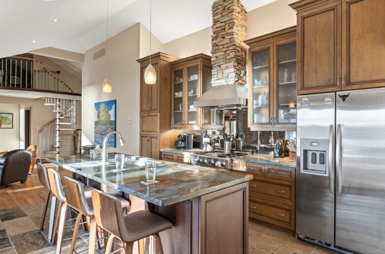 Kawartha Lakeside Landing - Fenelon Falls, Canada