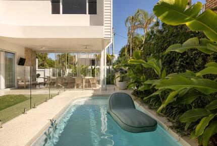 Contemporary Burleigh Heads Home Designed for Coastal Living - Gold Coast, Australia
