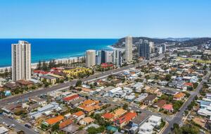 Contemporary Burleigh Heads Home Designed for Coastal Living - Gold Coast, Australia
