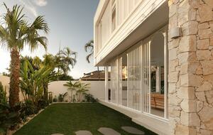 Contemporary Burleigh Heads Home Designed for Coastal Living - Gold Coast, Australia