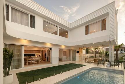 Contemporary Burleigh Heads Home Designed for Coastal Living - Gold Coast, Australia